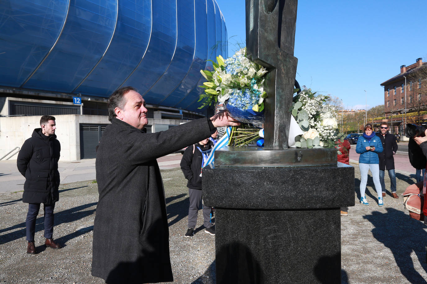 Fotos: La Real Sociedad y los aficionados homenajean a Aitor Zabaleta