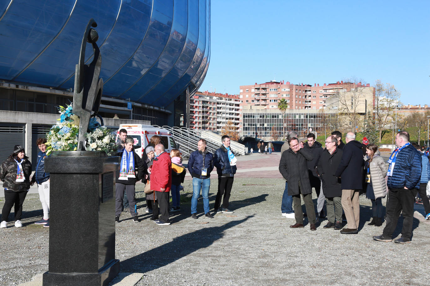 Fotos: La Real Sociedad y los aficionados homenajean a Aitor Zabaleta