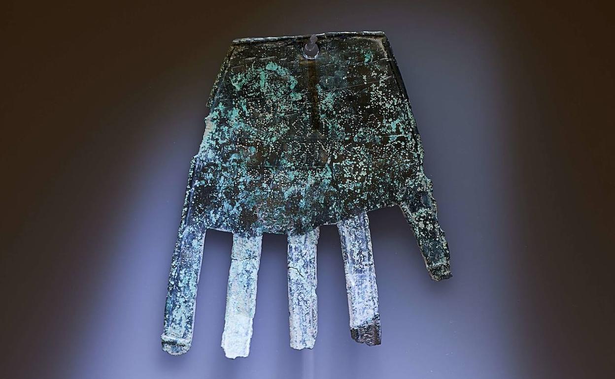 Irulegiko eskua Iruñean aurkeztu zutenean egindako argazkia. 