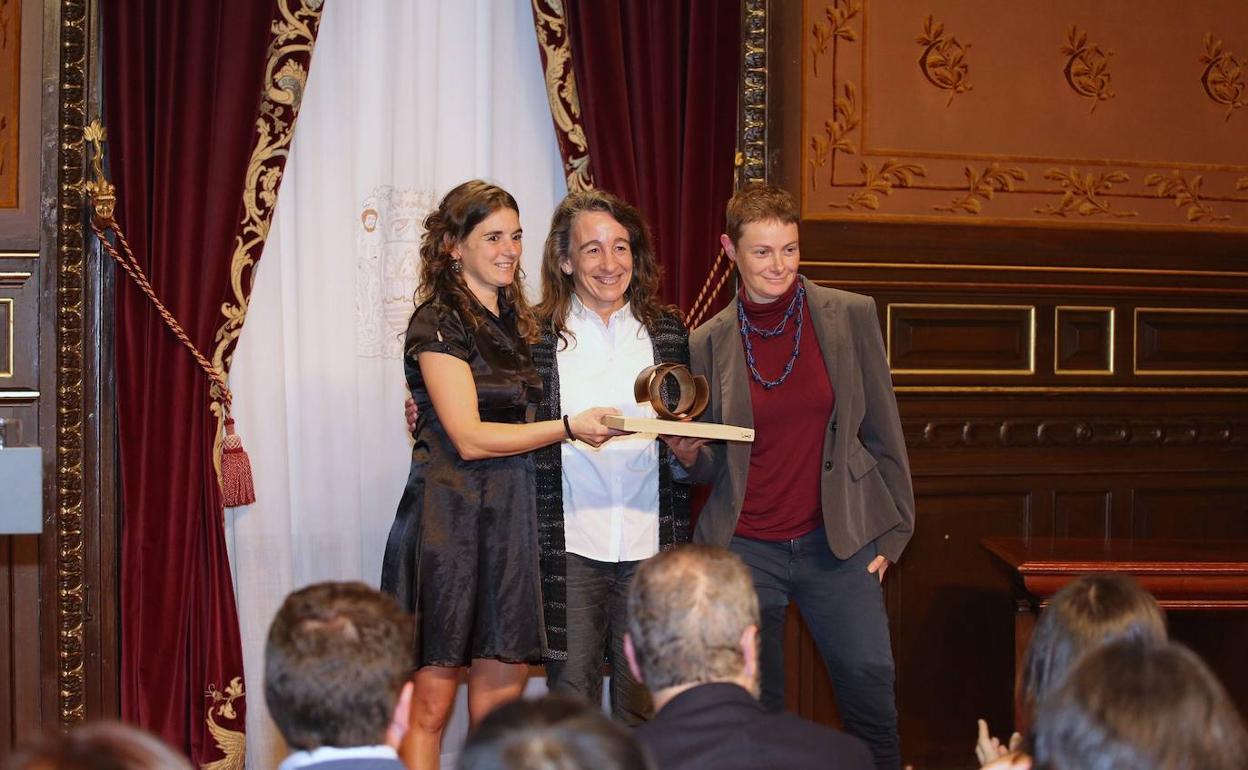 Era askotako kolektiboek jaso izan dute saria. Argazkia Bizikumek eta Kalapiek jaso zuten urteari dagokio.