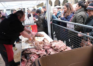 Imagen secundaria 1 - La celebración de la inauguración de la plaza de Euskadi ha tenido de todo.