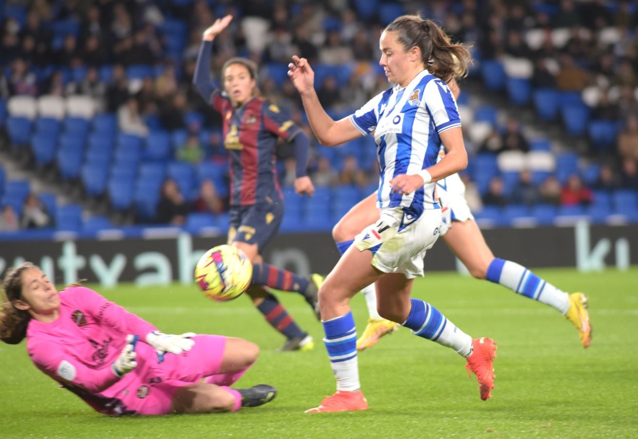 Fotos: La Real cae en casa ante un rival directo