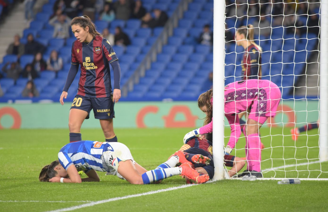 Fotos: La Real cae en casa ante un rival directo
