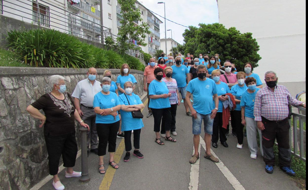 Comparencia de los vecinos del barrio en junio de 2020 para presentar el informe donde se recogen los datos del estado de abandono que sufre el barrio y que fue remitido a Suradesa. 