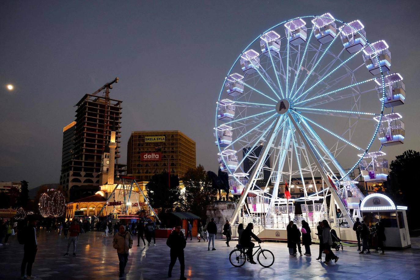 Mercado de navidad en Tirana, Albania.