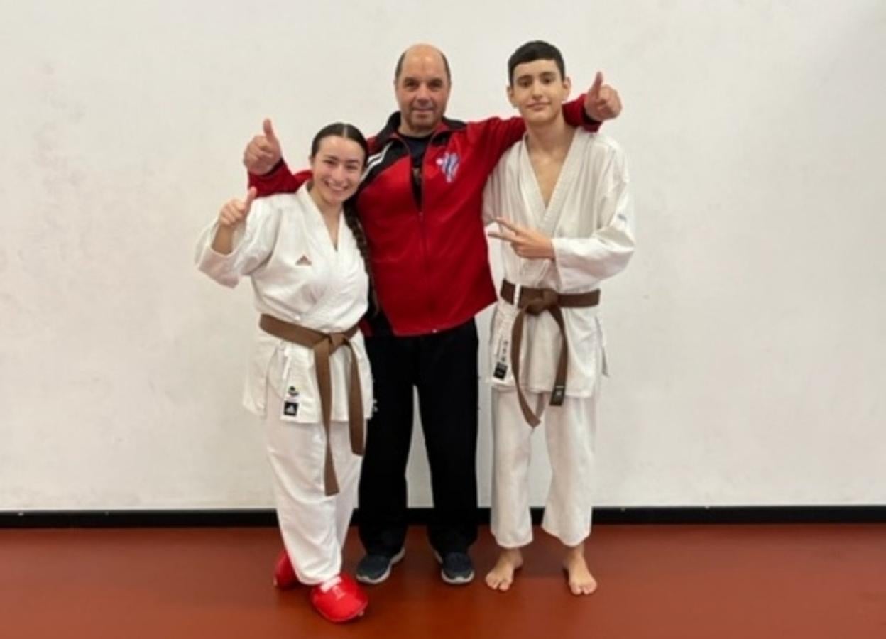 Joanna Pérez, junto a Odilo Vázquez e Iñigo Uribeetxebarria. 