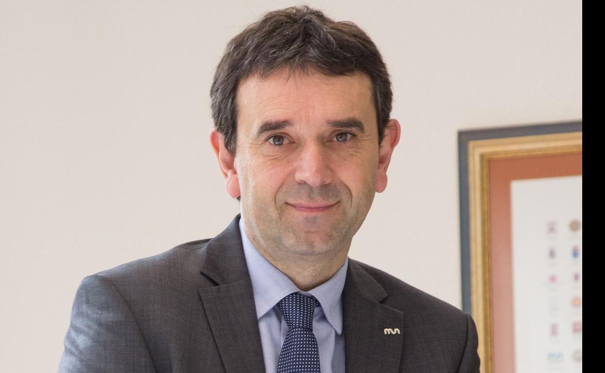 Vicente Atxa continuará como rector de Mondragon Unibertsitatea. 