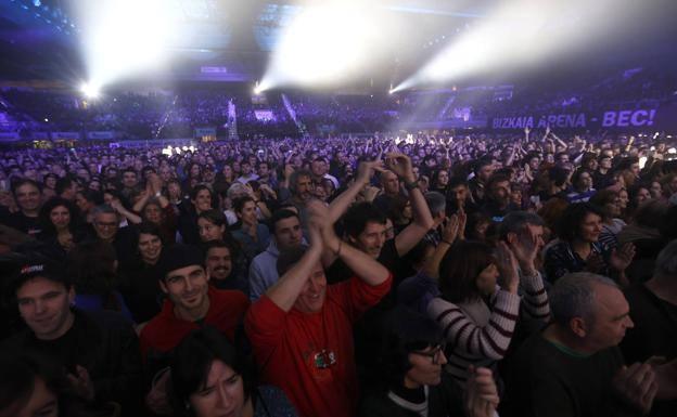 El público, rendido a Hertzainak.