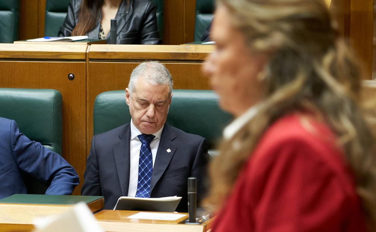 Urkullu sigue las explicaciones de Sagardui en el pleno de control de este viernes.