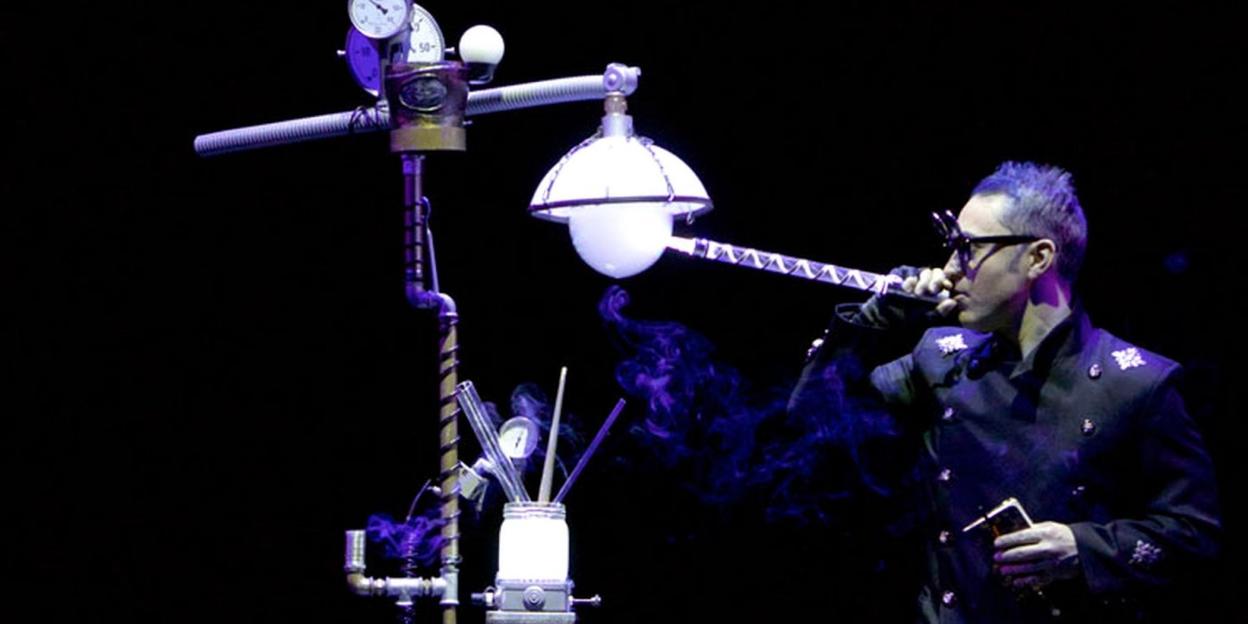 Los trucos con pompas y humo del espectáculo del Señor Perez han recibido varios premios. 