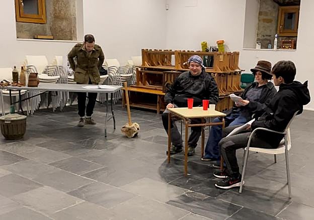 Amezketako antzerki taldea. 