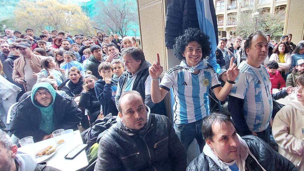 La afición argentina invade Donostia