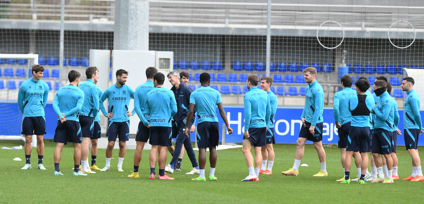 Fotos: Los realistas se ejercitan en Zubieta