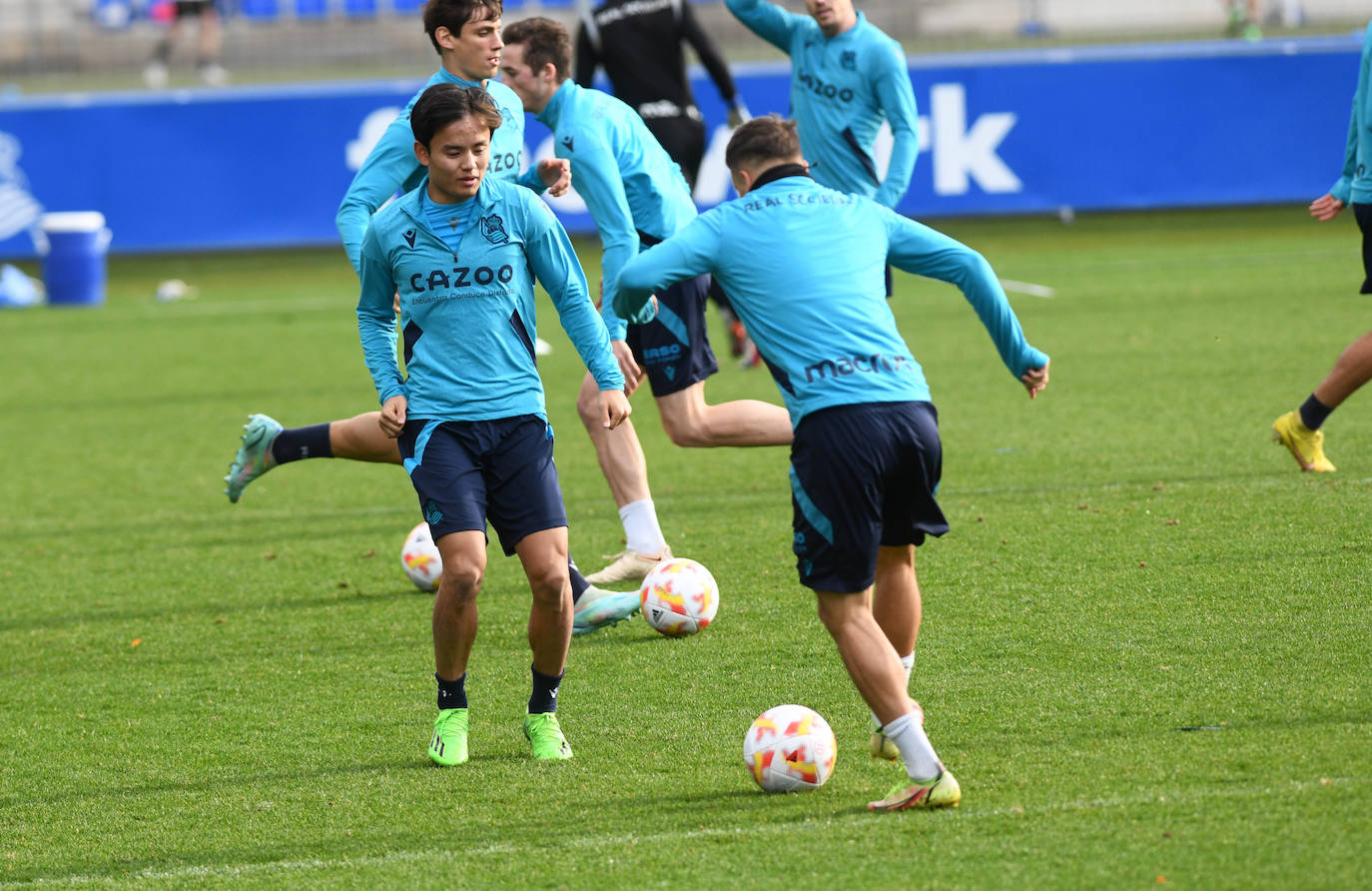 Fotos: Los realistas se ejercitan en Zubieta