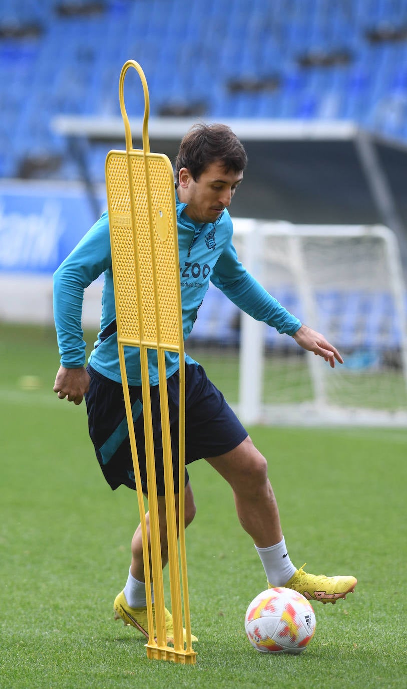 Fotos: Los realistas se ejercitan en Zubieta