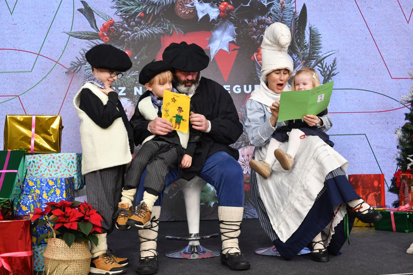 Fotos: Olentzero eta Mari Domingi, El Diario Vasco-n