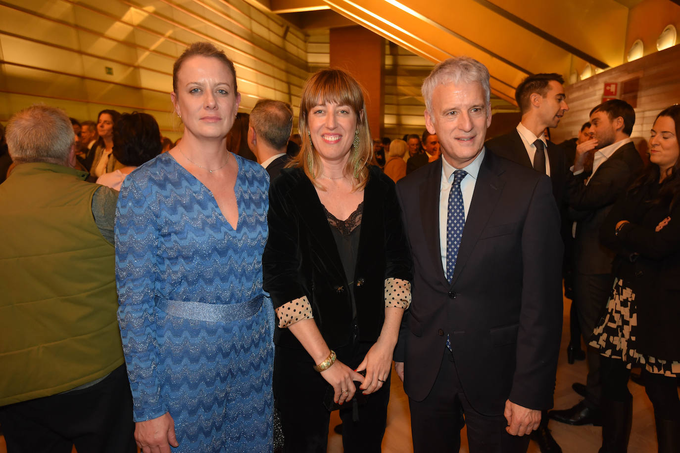 Izaskun Porres (Syner Abogados), Arantxa Aldaz (Jefa de Información de DV) e Iñaki Subijana, presidente del TSJPV.