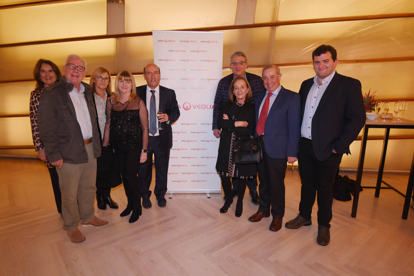 De Giroa Veolia: Marta Chaparro, Antonio Arraiza, Nekane Imaz, Inés Castelvid, Juanma Taracena, Jesús López, Lucía Duo, Carlos Ángel Ubide y Elias Arruabarrena.