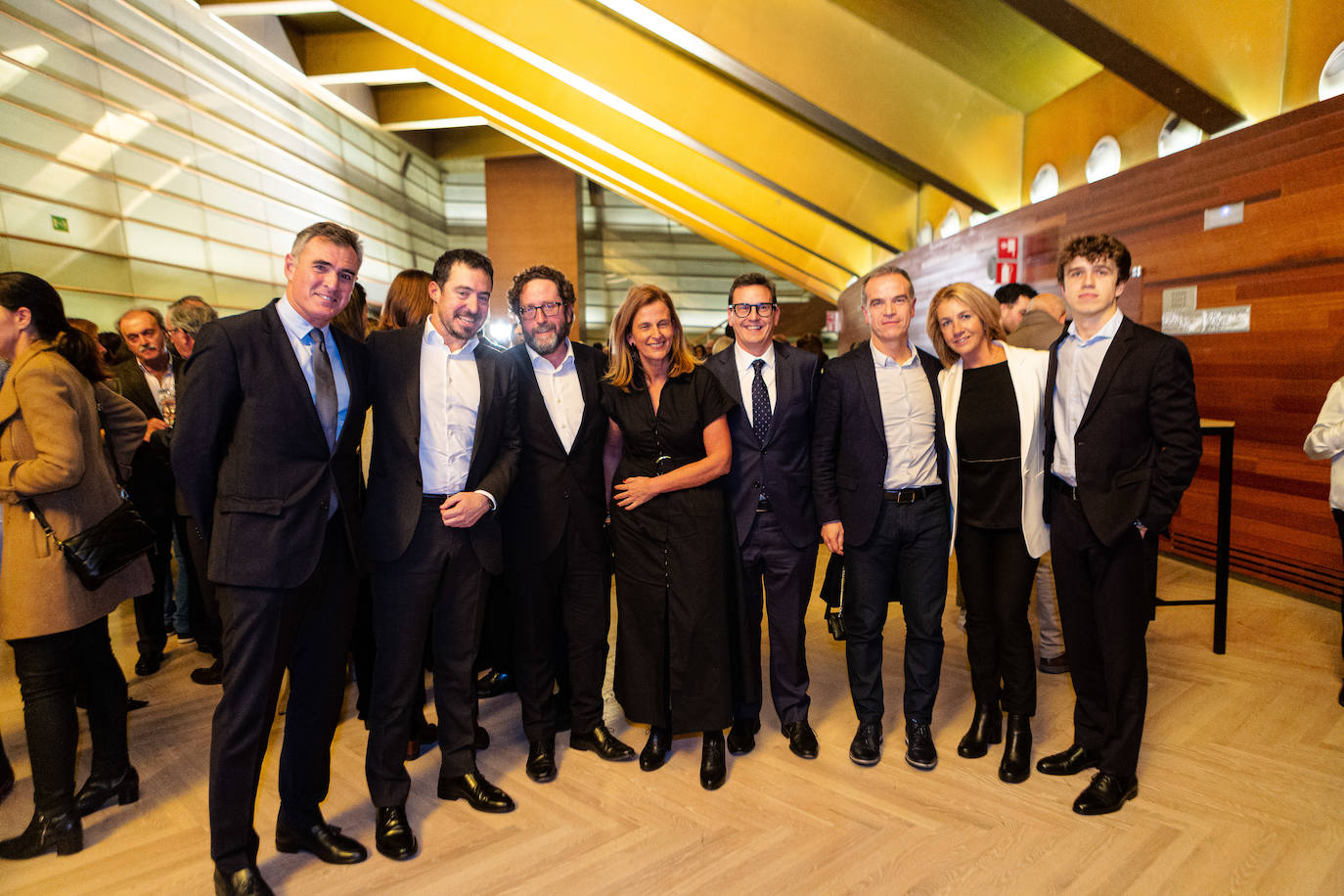 Borja Laboreria, Pedro Galdós, Julio Díaz de Alda (DV) y Elen Orcolaga, Miguel Ángel Zamorano, José Ramón Fernández de Barrena (presidente del Grupo Uvesco), Charo Isaac y su hijo Borja.