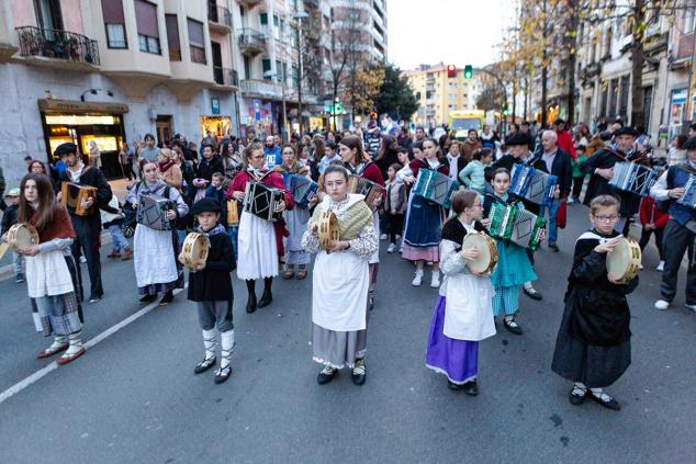 Fotos: Irun deja sus cartas a Olentzero