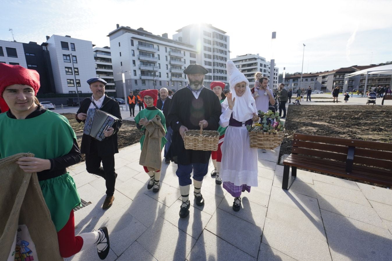 Fotos: Olentzero y Mari Domingui reparten ilusión en Donostia