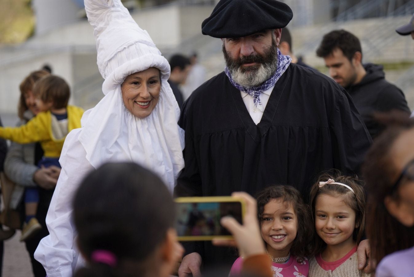 Fotos: Olentzero y Mari Domingui reparten ilusión en Donostia