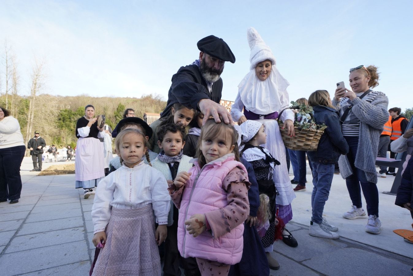 Fotos: Olentzero y Mari Domingui reparten ilusión en Donostia