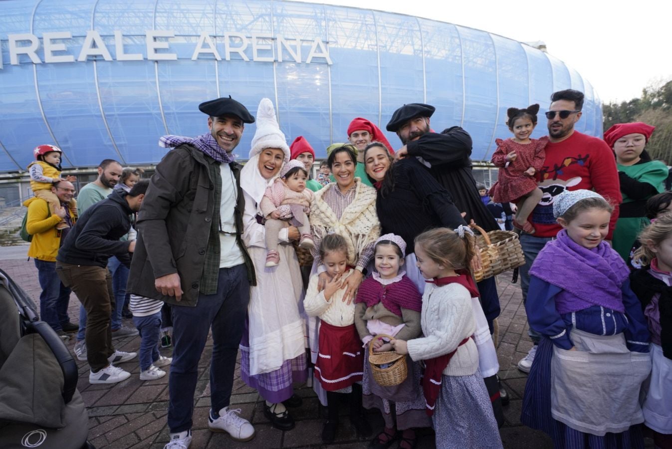Fotos: Olentzero y Mari Domingui reparten ilusión en Donostia