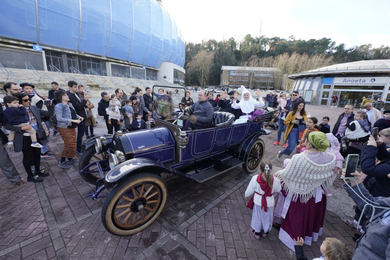 Fotos: Olentzero y Mari Domingui reparten ilusión en Donostia