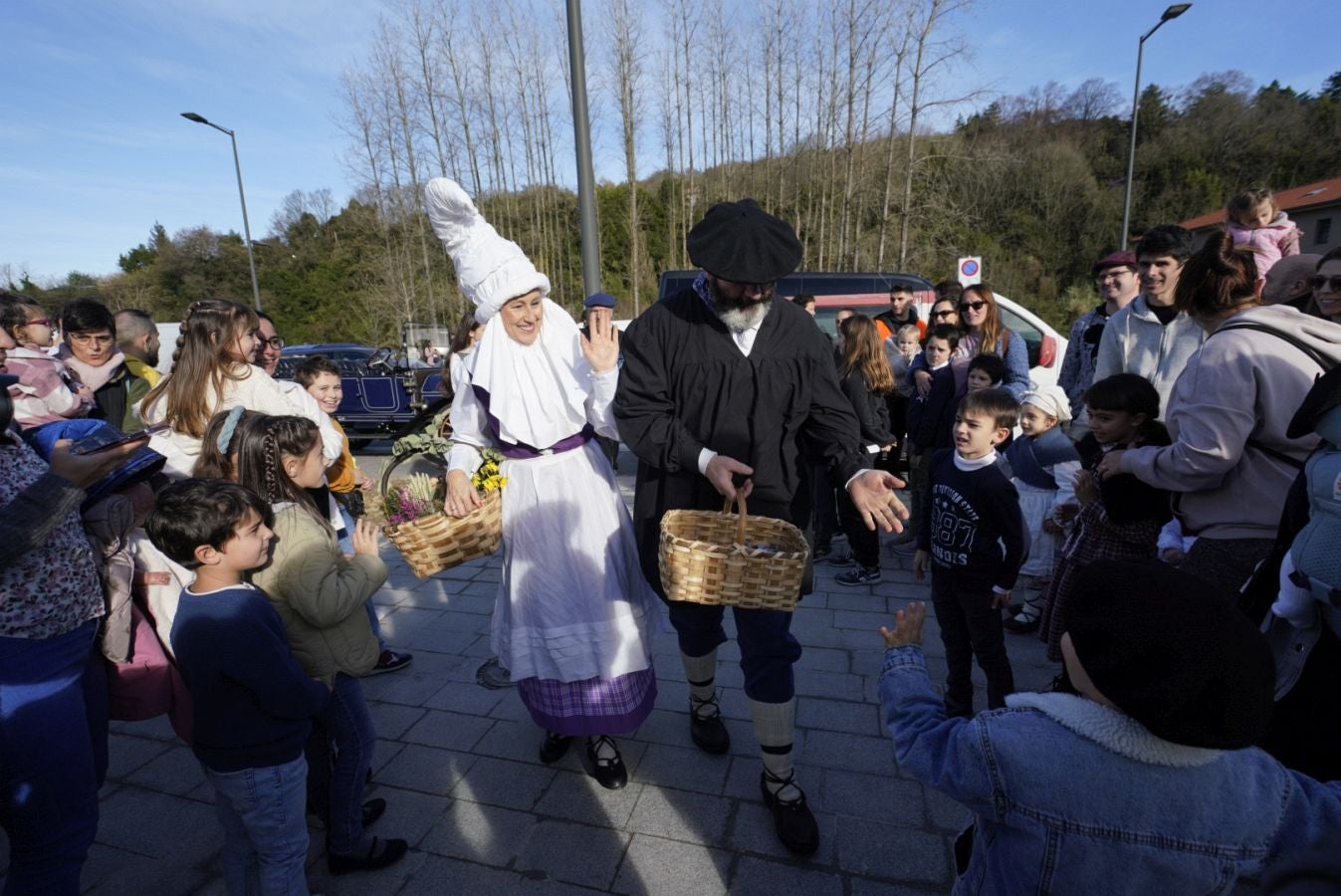 Fotos: Olentzero y Mari Domingui reparten ilusión en Donostia