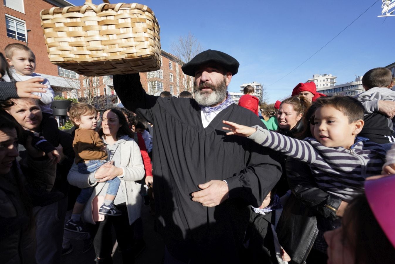 Fotos: Olentzero y Mari Domingui reparten ilusión en Donostia