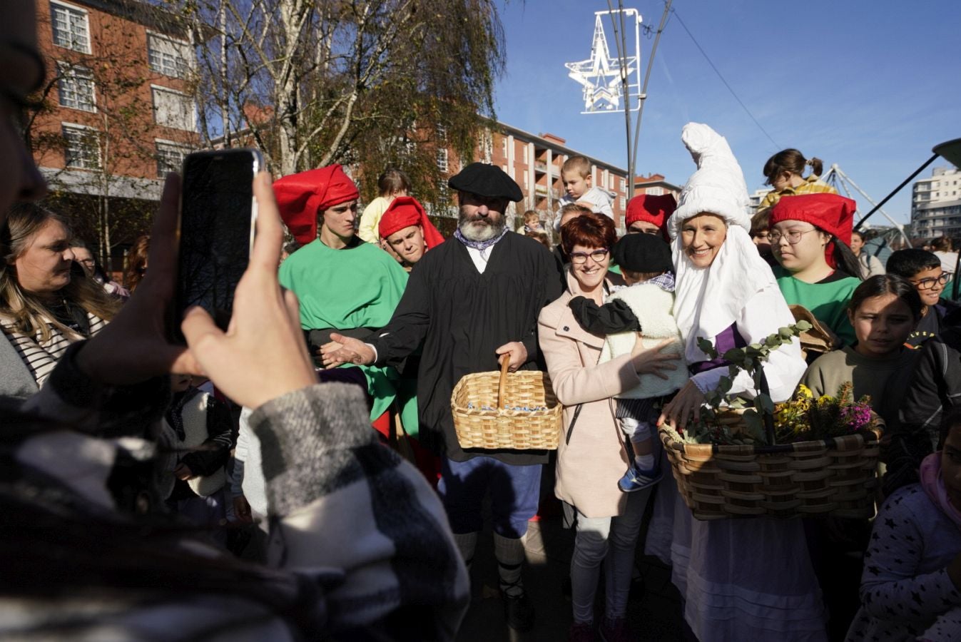 Fotos: Olentzero y Mari Domingui reparten ilusión en Donostia