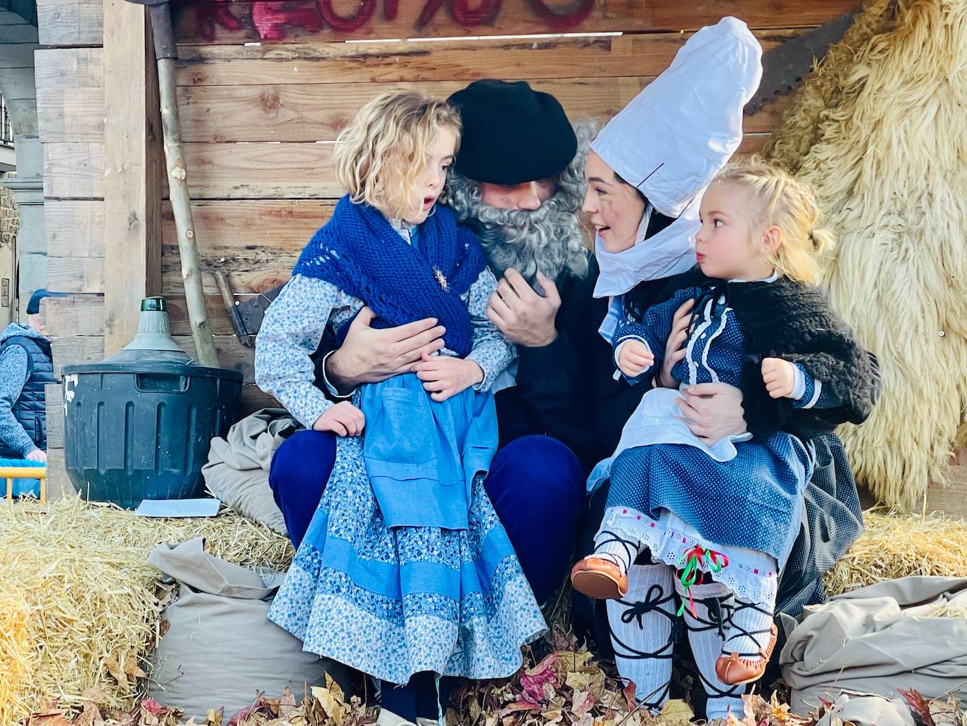 Fotos: Olentzero y Mari Domingi, en Oñati