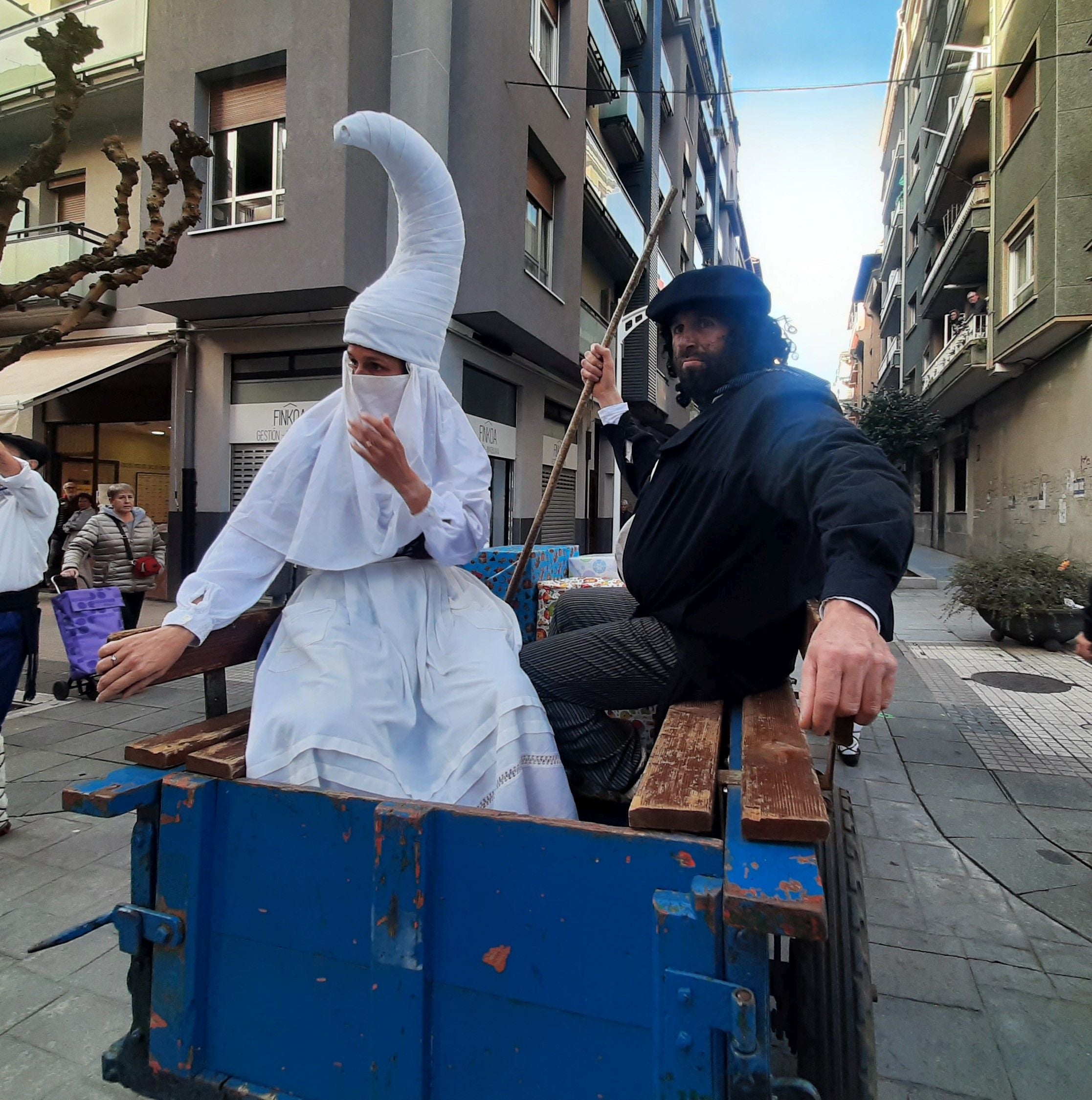 Fotos: Pasaia recibe con música a Olentzero y Mari Domingi