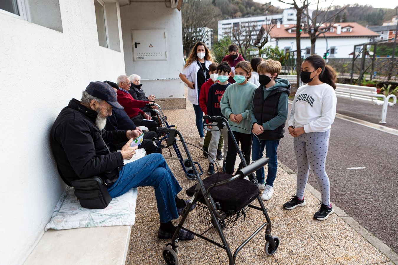 Fotos: Cartas que llevan la Navidad a la residencia de Andoain