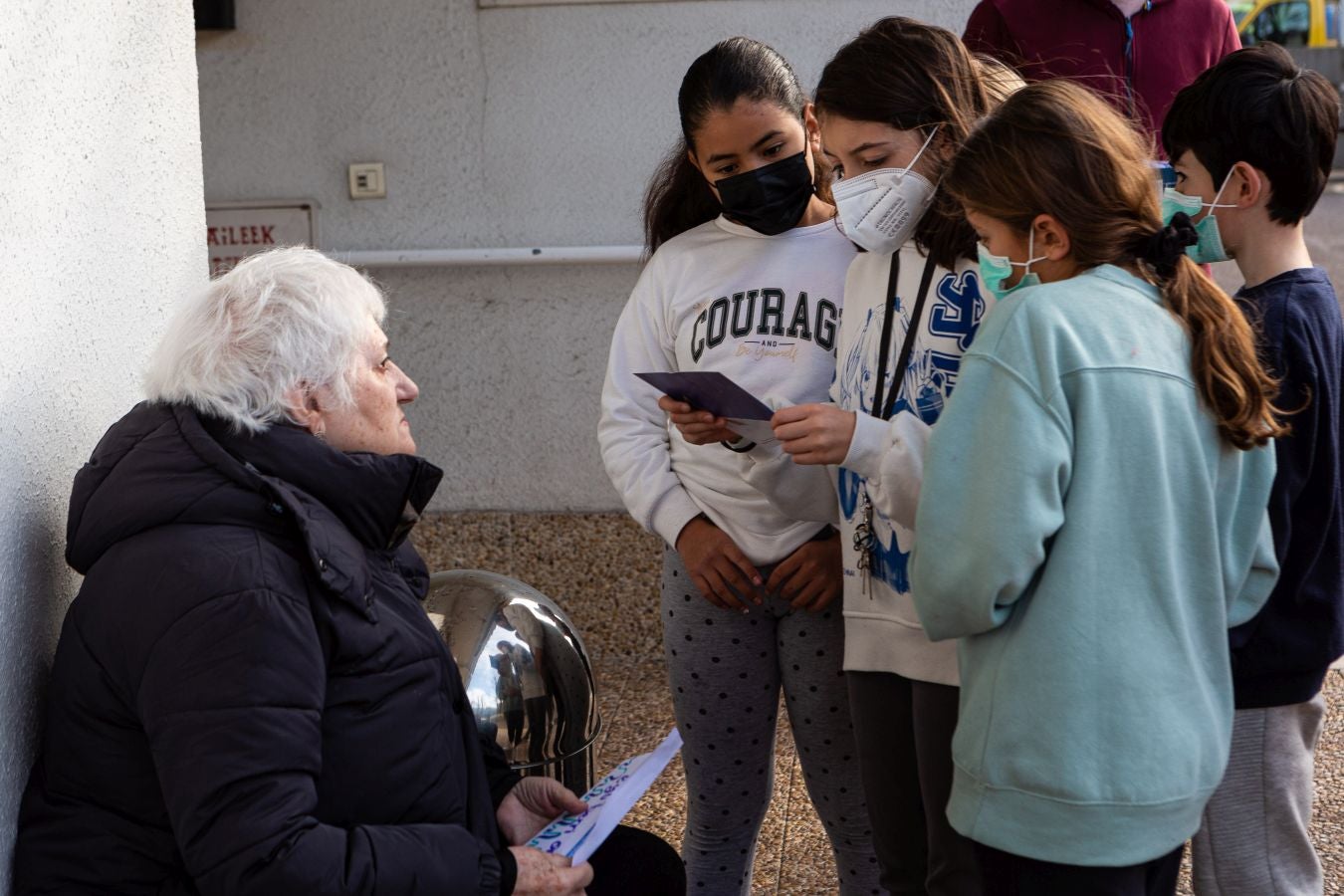 Fotos: Cartas que llevan la Navidad a la residencia de Andoain