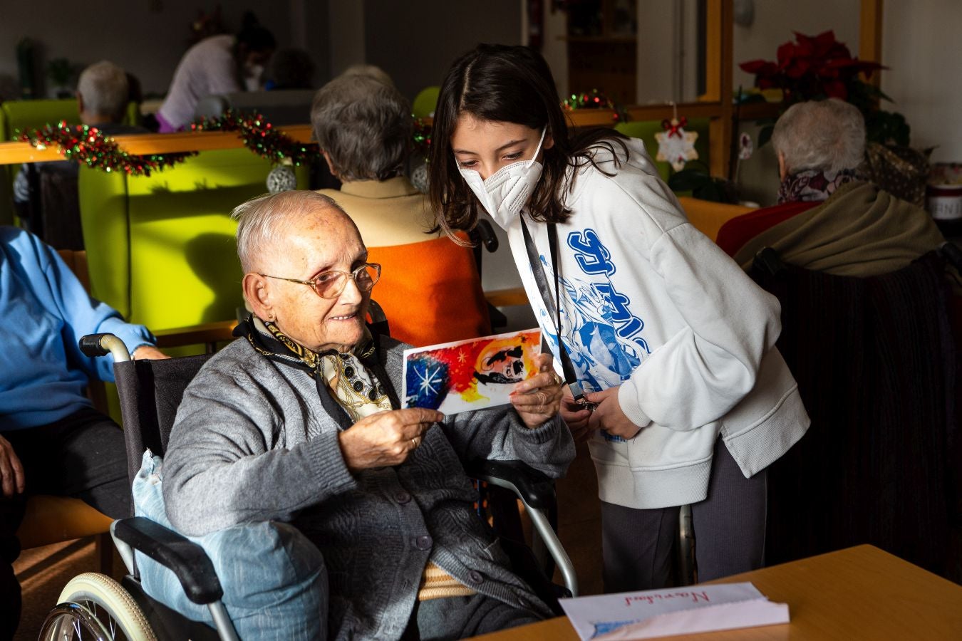 Fotos: Cartas que llevan la Navidad a la residencia de Andoain