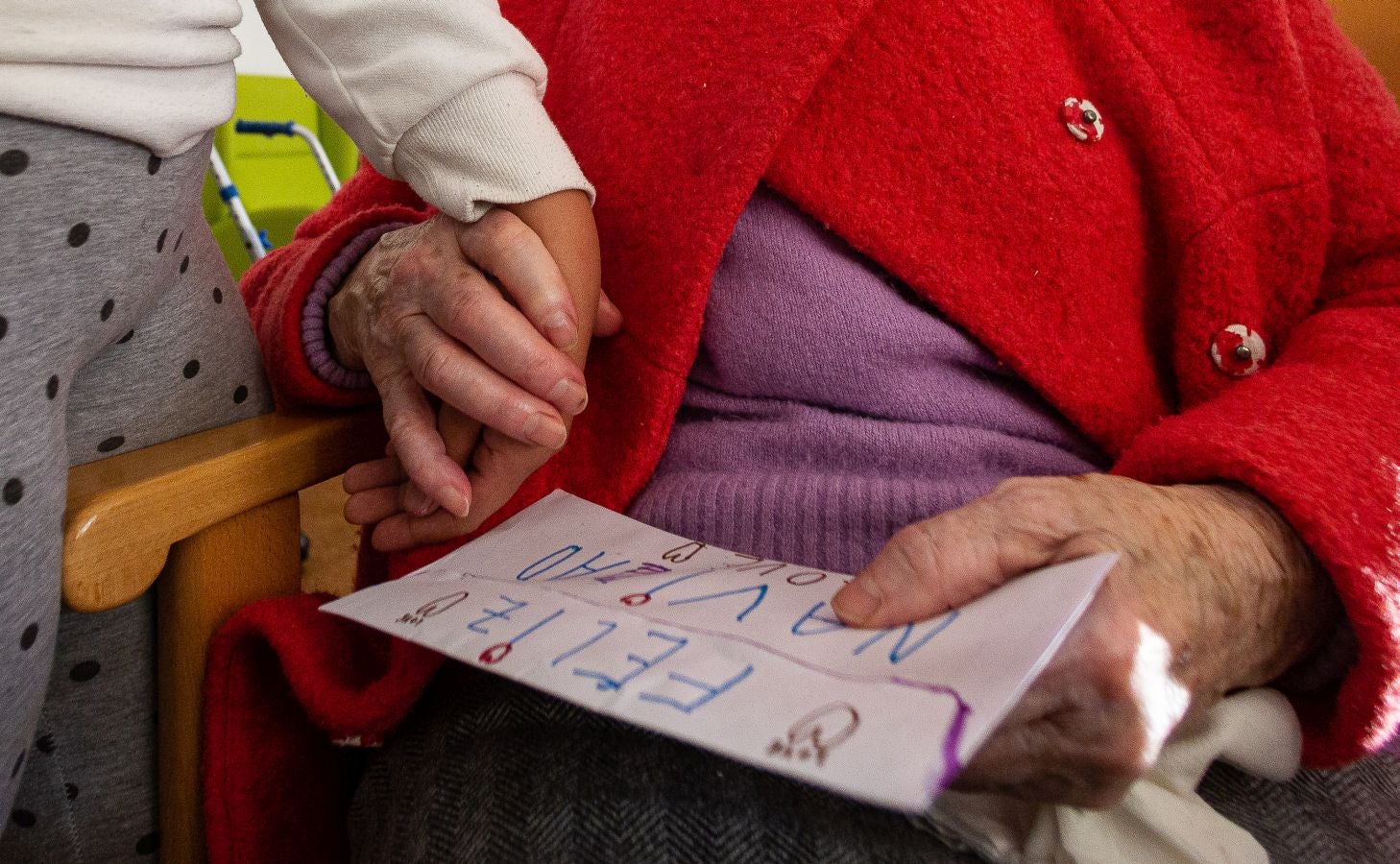 Fotos: Cartas que llevan la Navidad a la residencia de Andoain