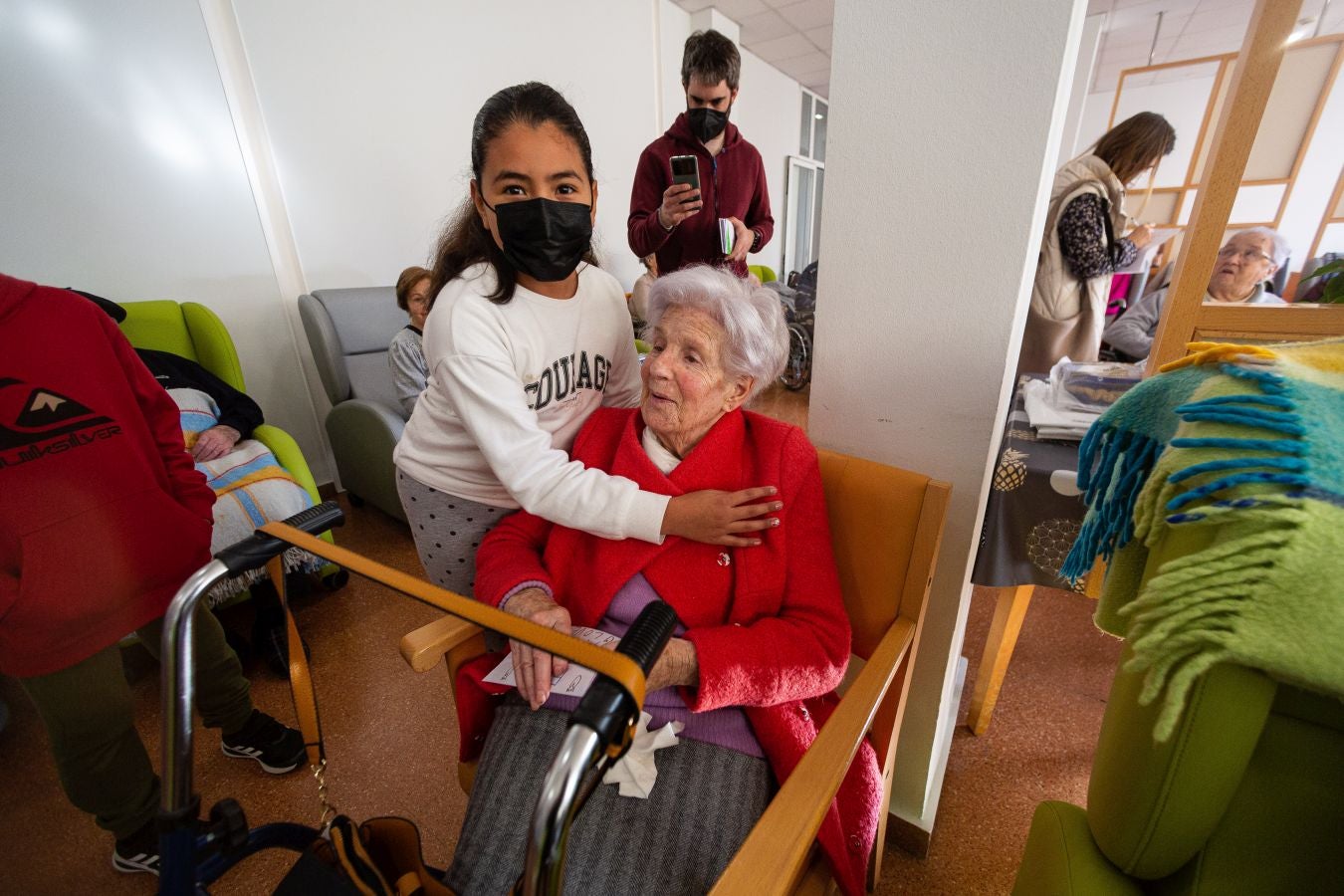 Fotos: Cartas que llevan la Navidad a la residencia de Andoain
