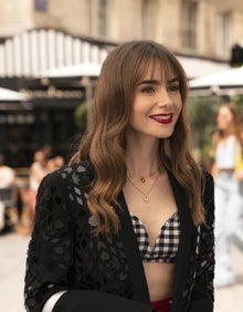 Imagen secundaria 2 - Imágenes de la tercera temporada de 'Emily en París'