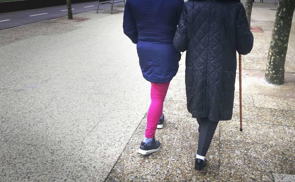 200 familiares cuidadores vascos piden apoyo en el teléfono Zaintel