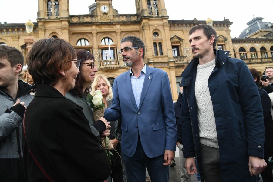 Fotos: Dolor y lágrimas en la concentración en recuerdo a Lukas Agirre