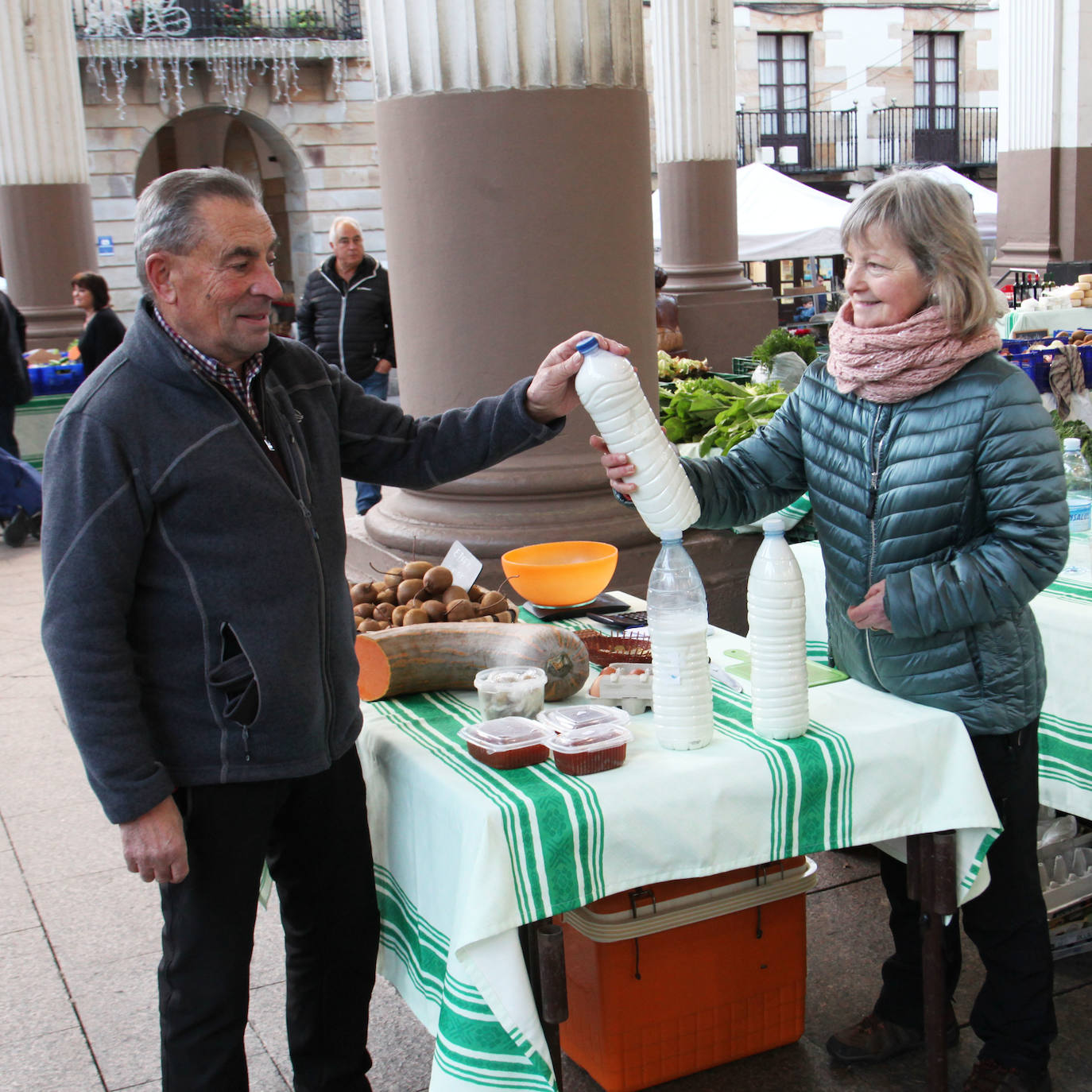 Fotos: Ambiente navideño en una feria muy especial en Ordizia