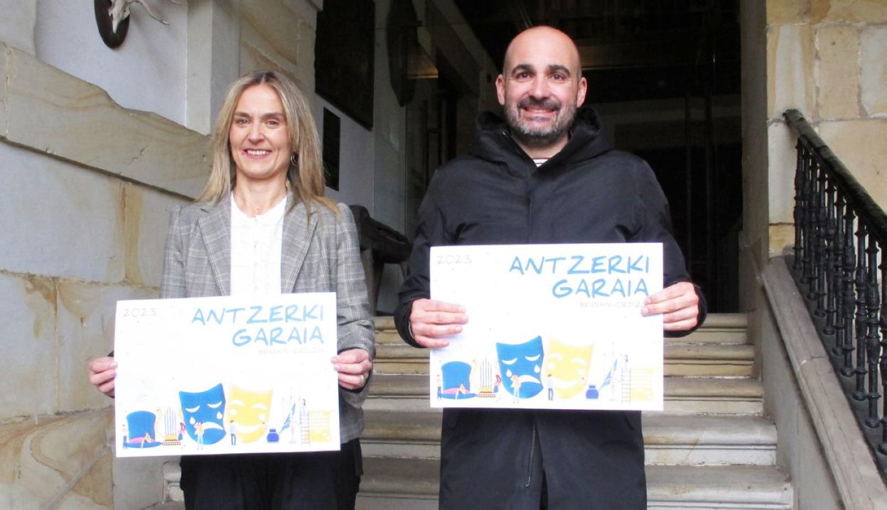 Leire Artola, alcaldesa de Beasain, y Adur Ezenarro, máximo edil de Ordizia en la presentación del programa. 