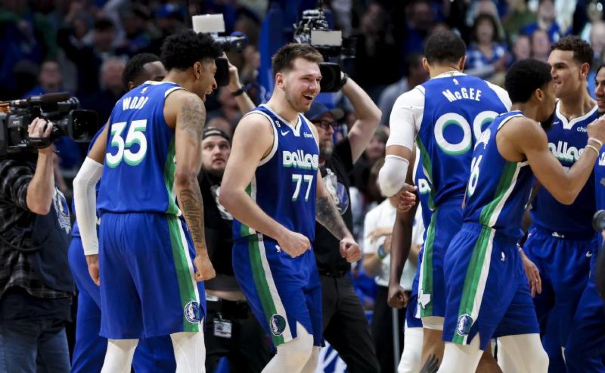 Luka Doncic celebra la victoria. 