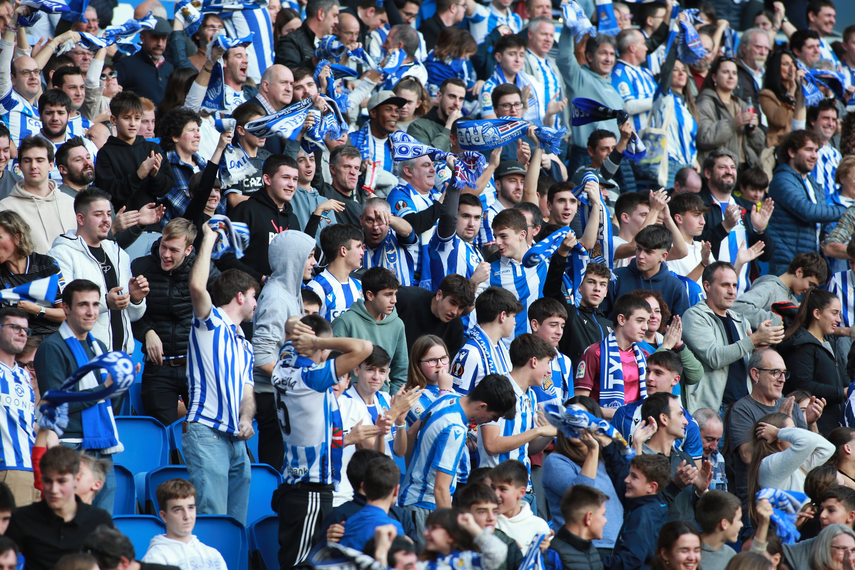 Fotos: Búscate en la grada