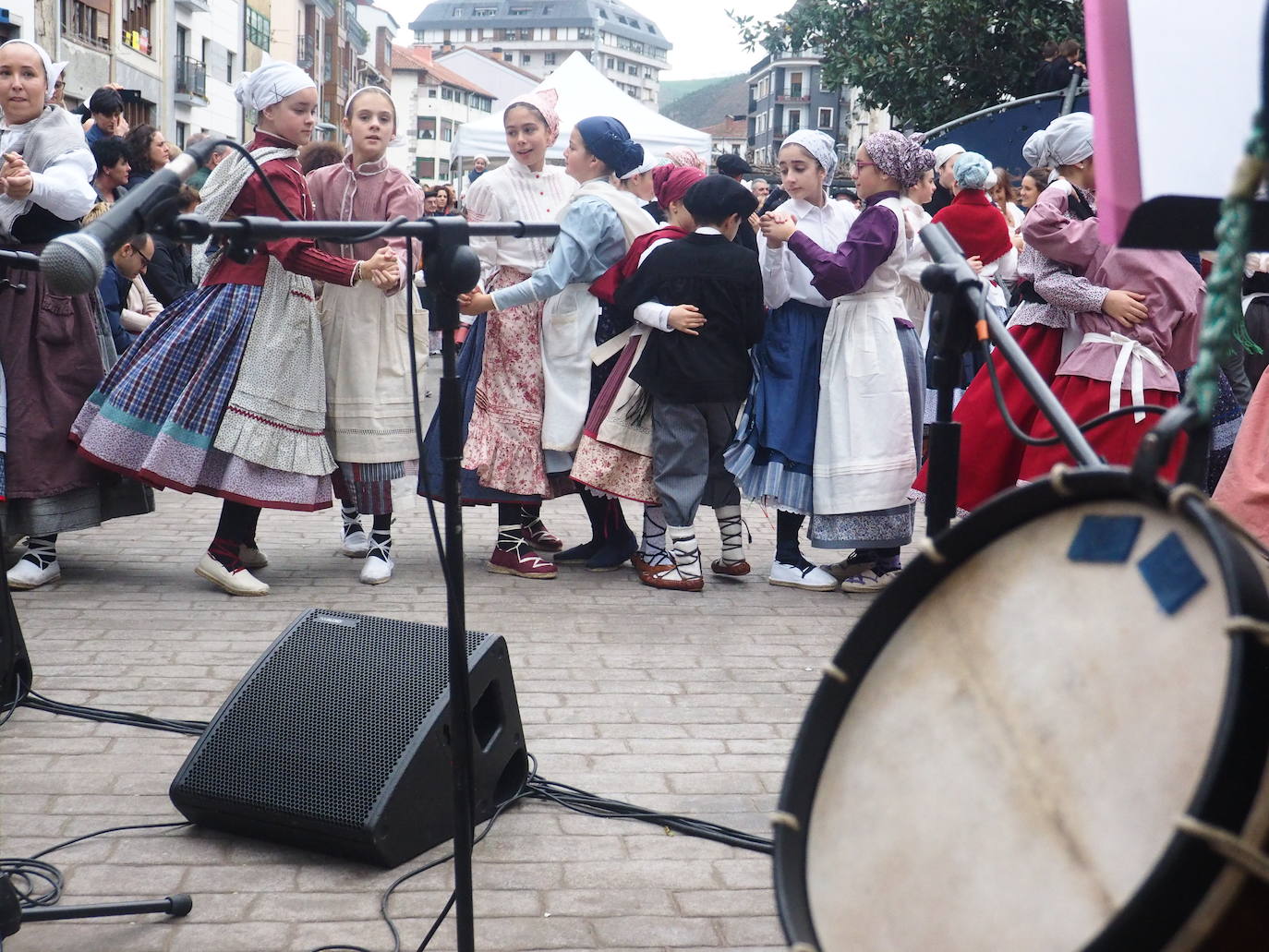 Fotos: Gran ambiente en la feria de Gabon Zahar de Elgoibar