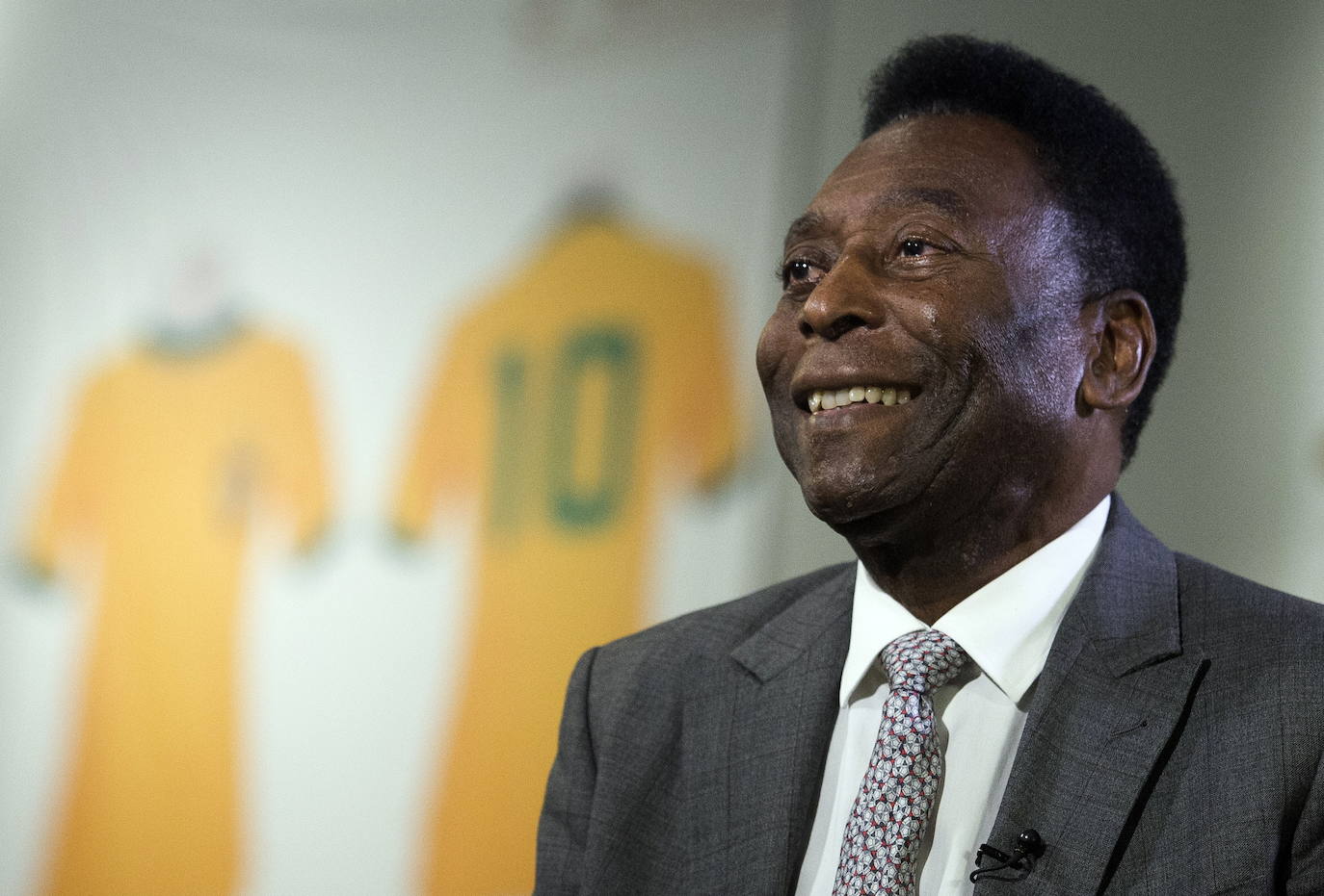 Pelé, 82 años. Superó una infancia marcada por la pobreza en Brasil y se convirtió en uno de los mejores futbolistas de todos los tiempos. Leyenda entre las leyendas, presumía de haber marcado 1.283 goles en los 1.367 partidos que jugó durante sus dos décadas de carrera.