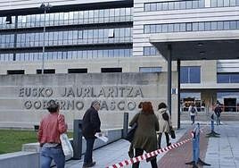 El Gobierno Vasco aplica la subida del 2,5% en el sueldo de los funcionarios para este año