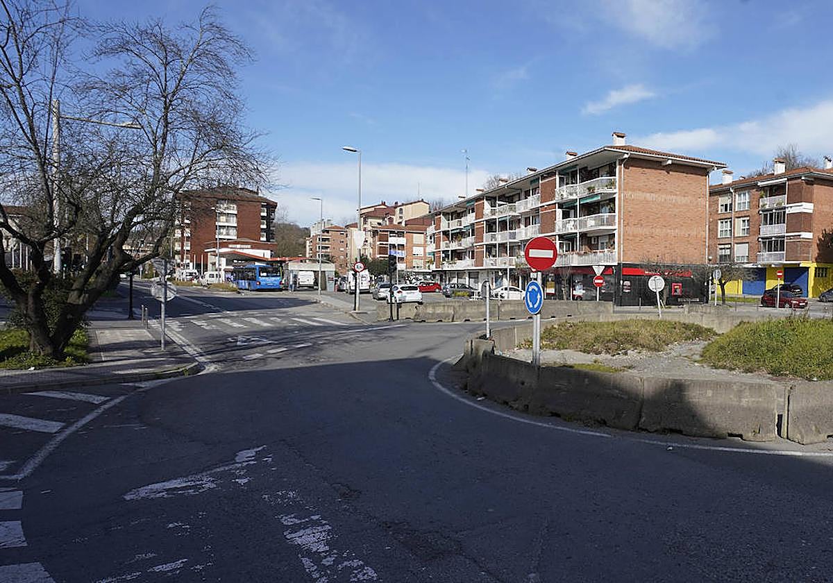 Sobre esta rotonda de Martutene y su entorno más próximo va a actuar el consistorio a lo largo del año.